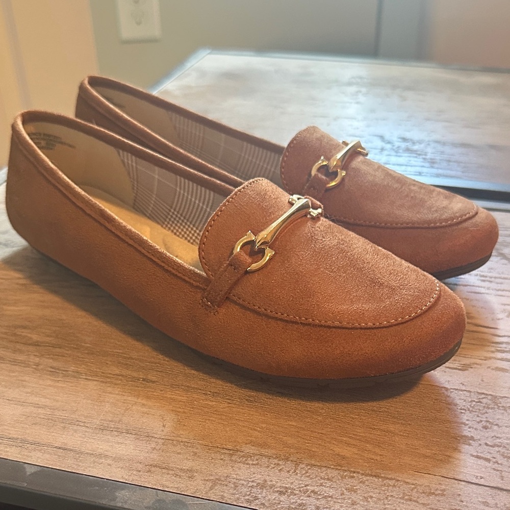 Croft & Barrow Tan Suede Loafers with Gold Detail